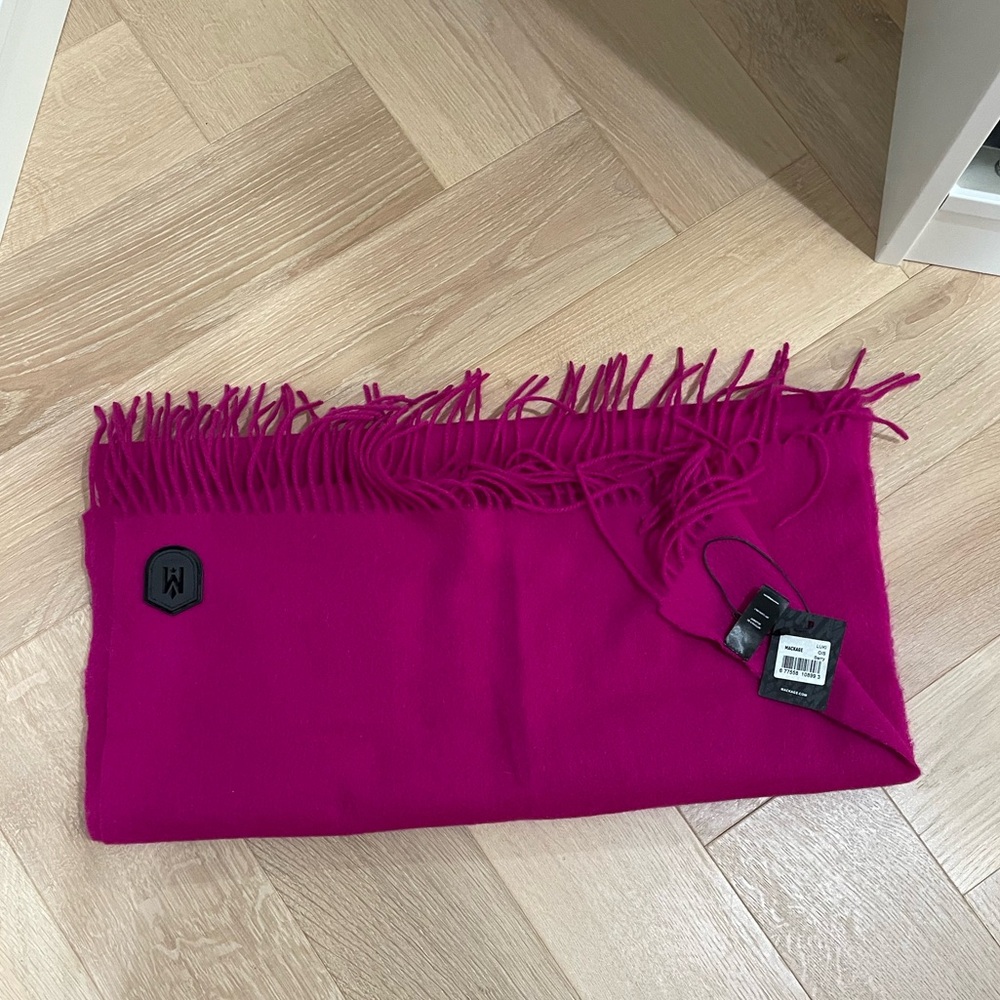 NWT Mackage LUKI Scarf Color Berry - Picture 11 of 13